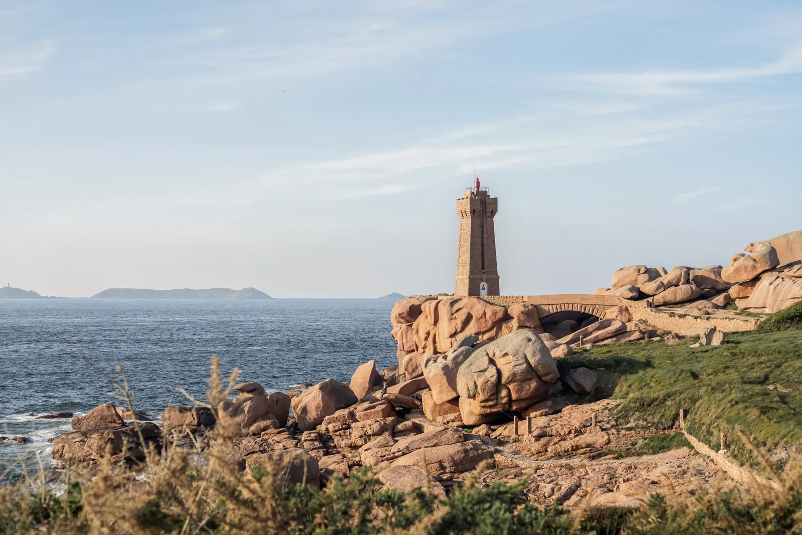 Côte de Granit Rose, littoral breton près de Lannion où Endro fabrique ses cosmétiques